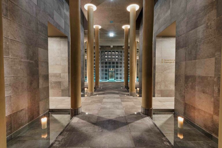 Säulengang im Silent Spa